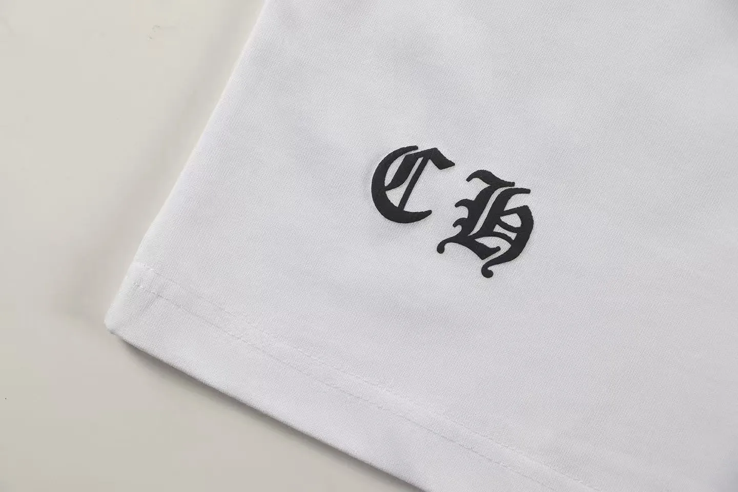 🅿️150 Style: 2025 new Croix Heart short-sleeved T-shirt Material: High version 300g double yarn combed cotton Size: S～XL Color: White Style number: Z006